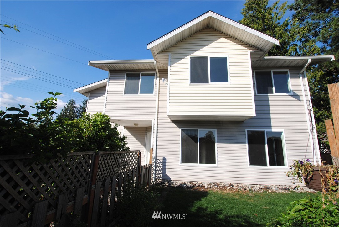 239 Front Street Sumas, WA 98295 - Photo 2 of 20