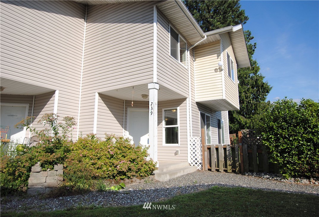 239 Front Street Sumas, WA 98295 - Photo 3 of 20