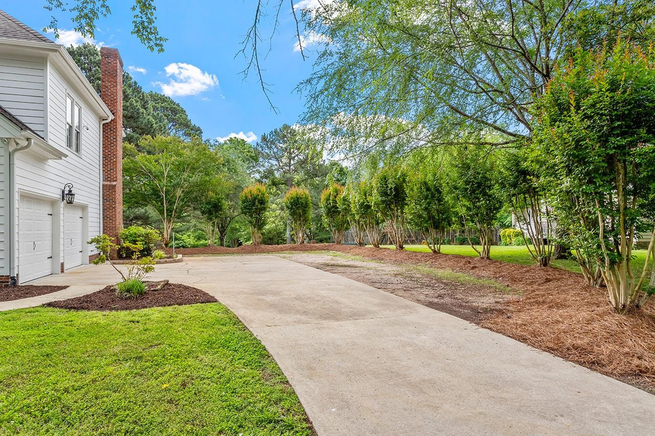 7640 Thompson Mill Road Wake Forest, NC 27587 - Photo 6 of 39 driveway