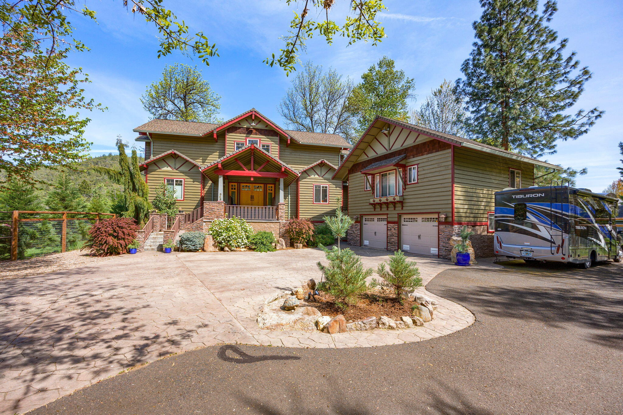 343 Rene Drive Shady Cove, OR 97539 - Photo 4 of 152 Front View of home