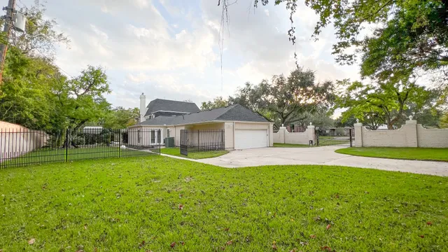 $10,800 | 372 Robbins Drive, Houston, TX 77024
