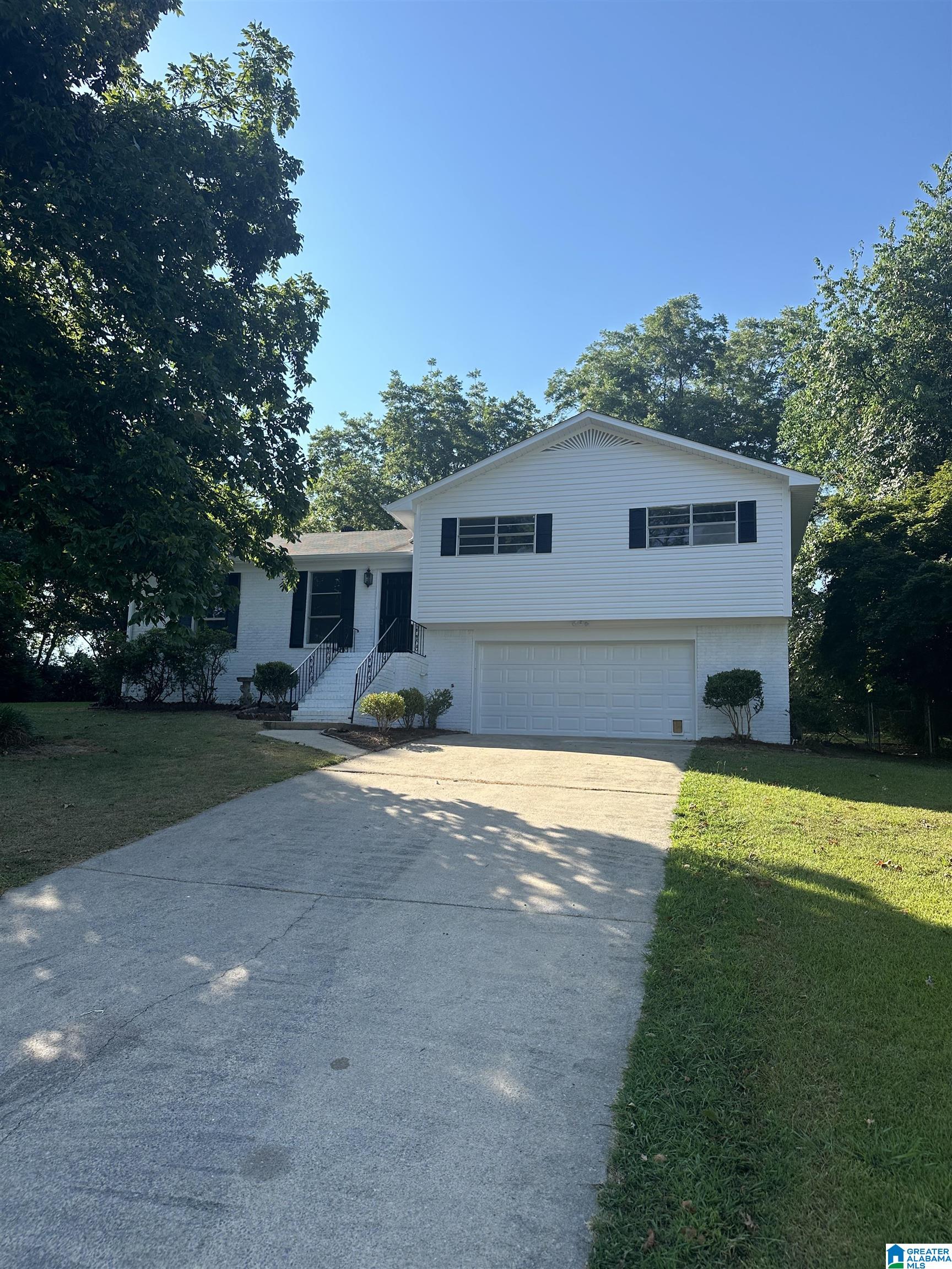 529 Overhill Drive Pelham, AL 35124 - Photo 1 of 38