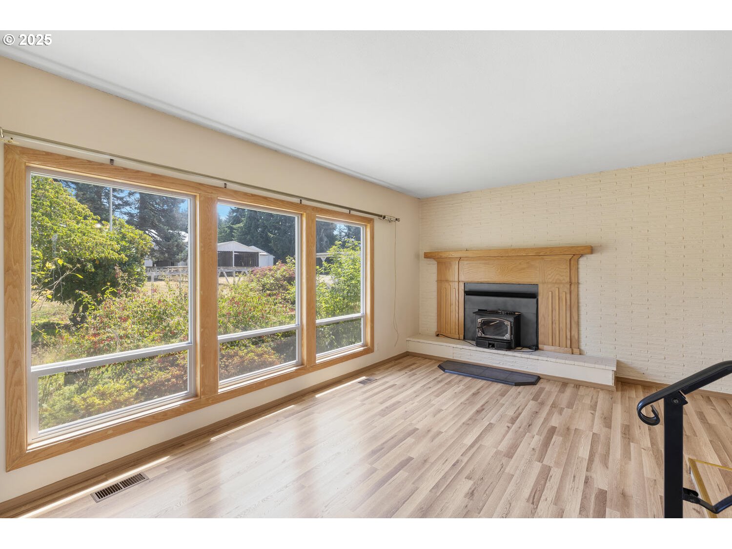 20068 South Ridge Road Oregon City, OR 97045 - Photo 11 of 47 a view of empty room with wooden floor and fireplace