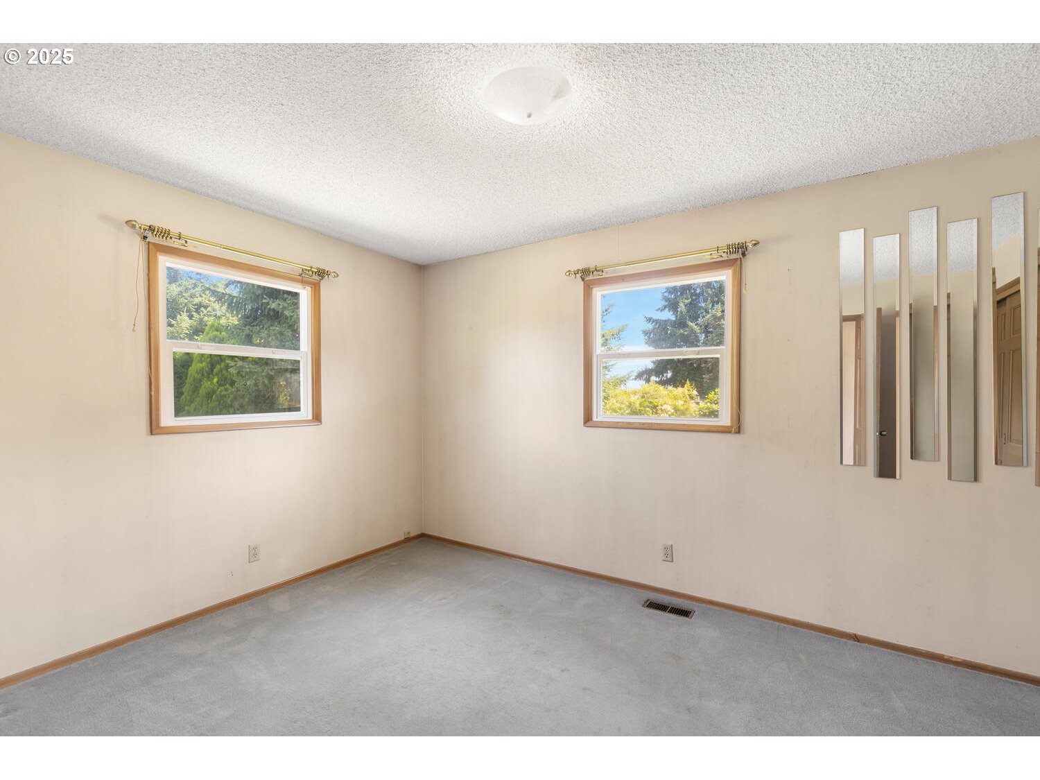 20068 South Ridge Road Oregon City, OR 97045 - Photo 20 of 47 a view of an empty room with a window