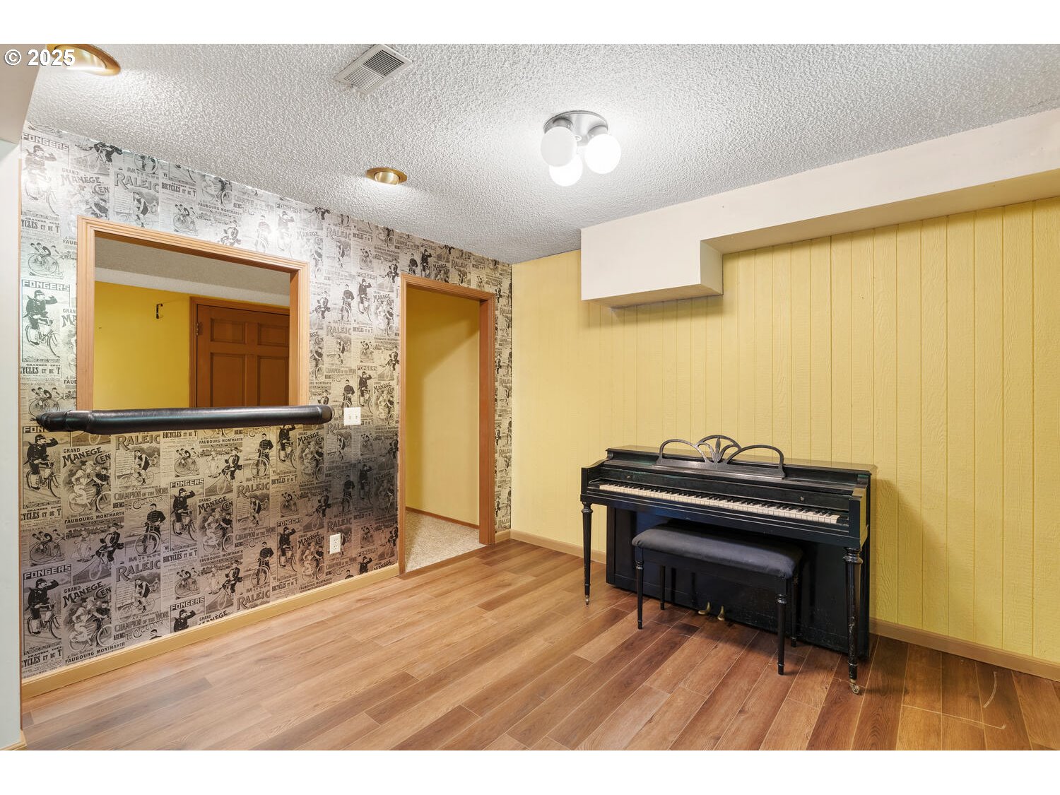 20068 South Ridge Road Oregon City, OR 97045 - Photo 23 of 47 a living room with a piano and a piano