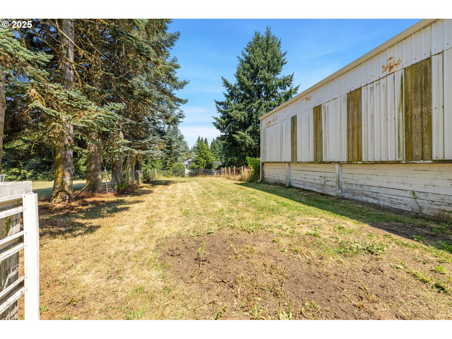 20068 South Ridge Road Oregon City, OR 97045 - Photo 36 of 47 a view of yard with wooden fence