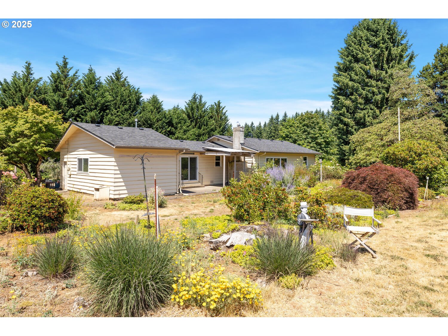20068 South Ridge Road Oregon City, OR 97045 - Photo 39 of 47 a view of house with backyard and garden