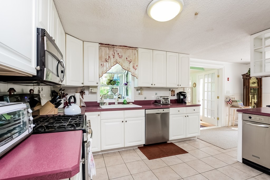 11 Fox Run Road Bourne, MA 02562 - Photo 9 of 23 Gallery Image 9