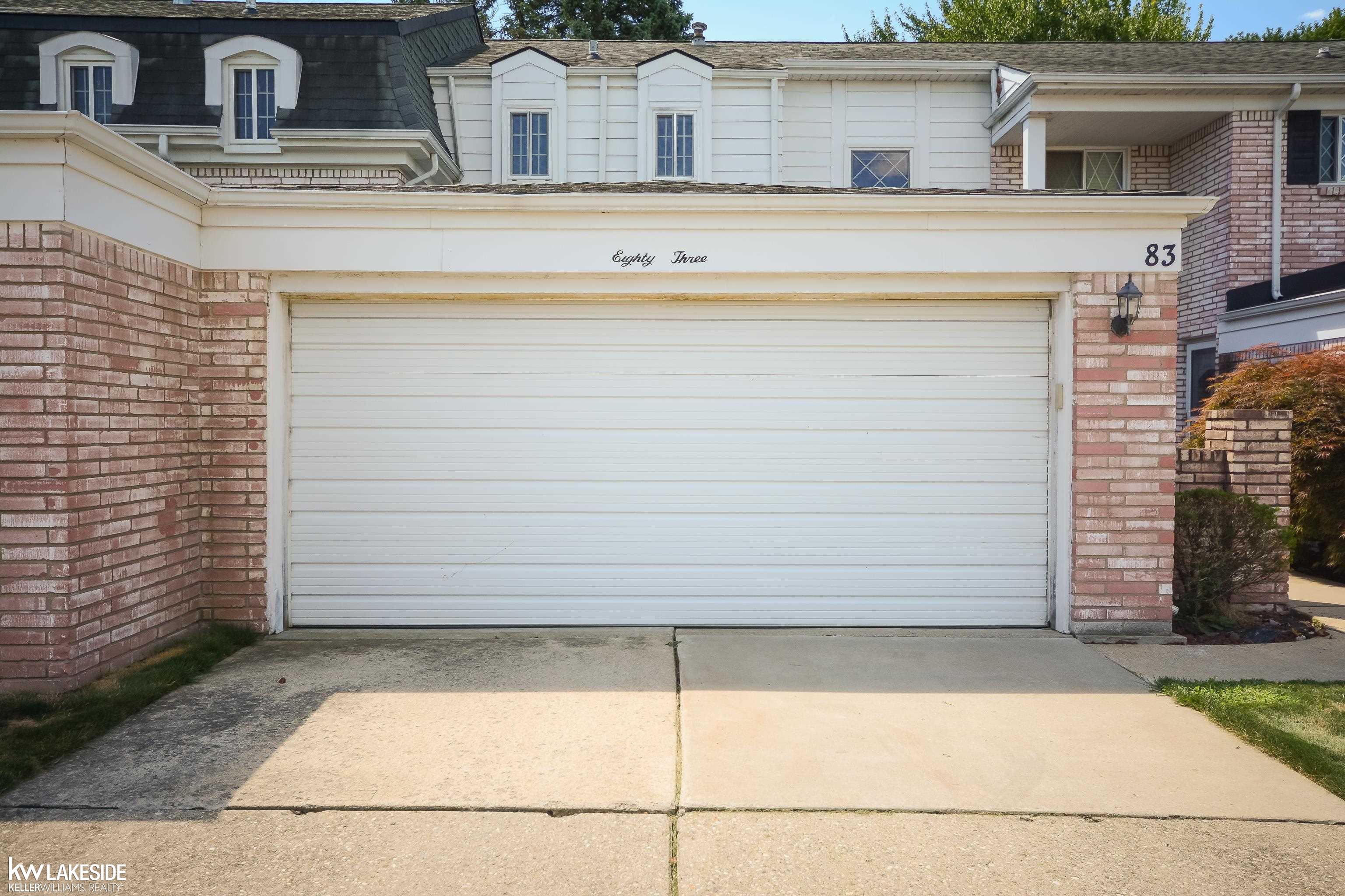 83 Manor Way Rochester, MI 48309 - Photo 2 of 27 50084698-1.JPG