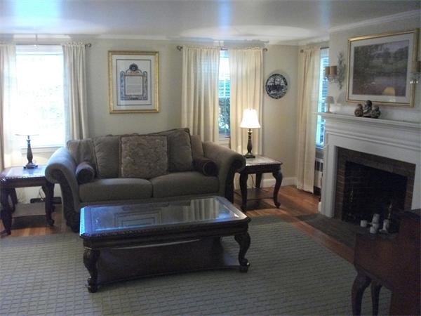 21 Locksley Road Lynnfield, MA 01940 - Photo 2 of 9 Gallery Image 2