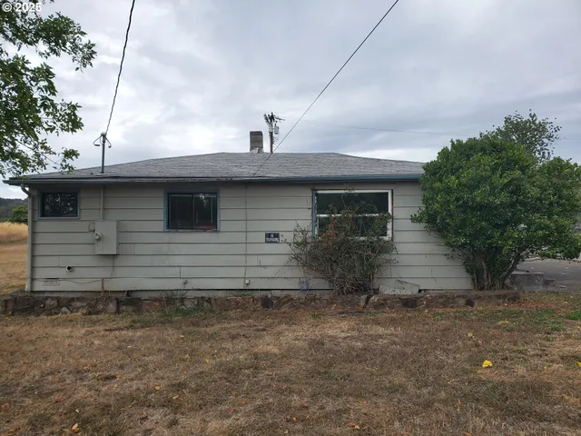 $274,900 | 132 Northeast Sawyers Lane, Roseburg, OR 97470