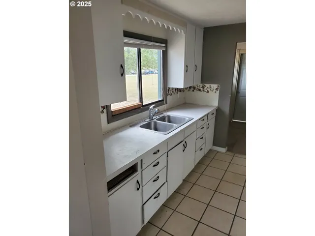 $274,900 | 132 Northeast Sawyers Lane, Roseburg, OR 97470