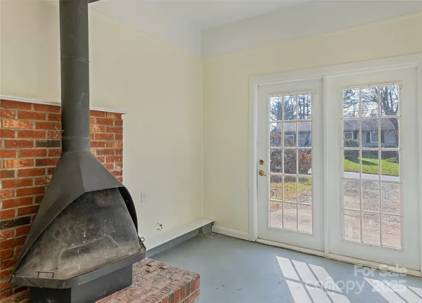 $359,990 | 129 Willow Brook Road, Hendersonville, NC 28792