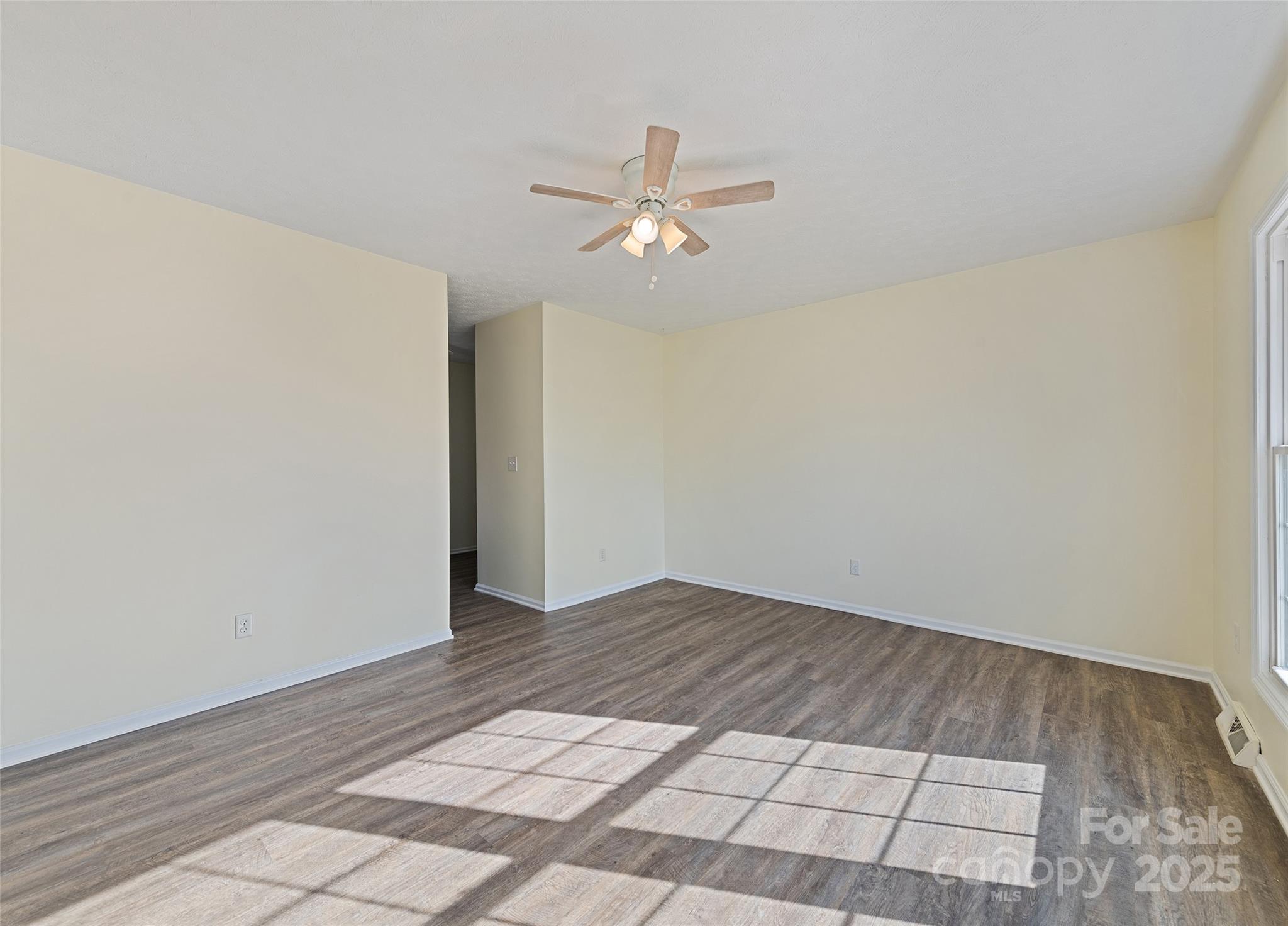 129 Willow Brook Road Hendersonville, NC 28792 - Photo 5 of 27