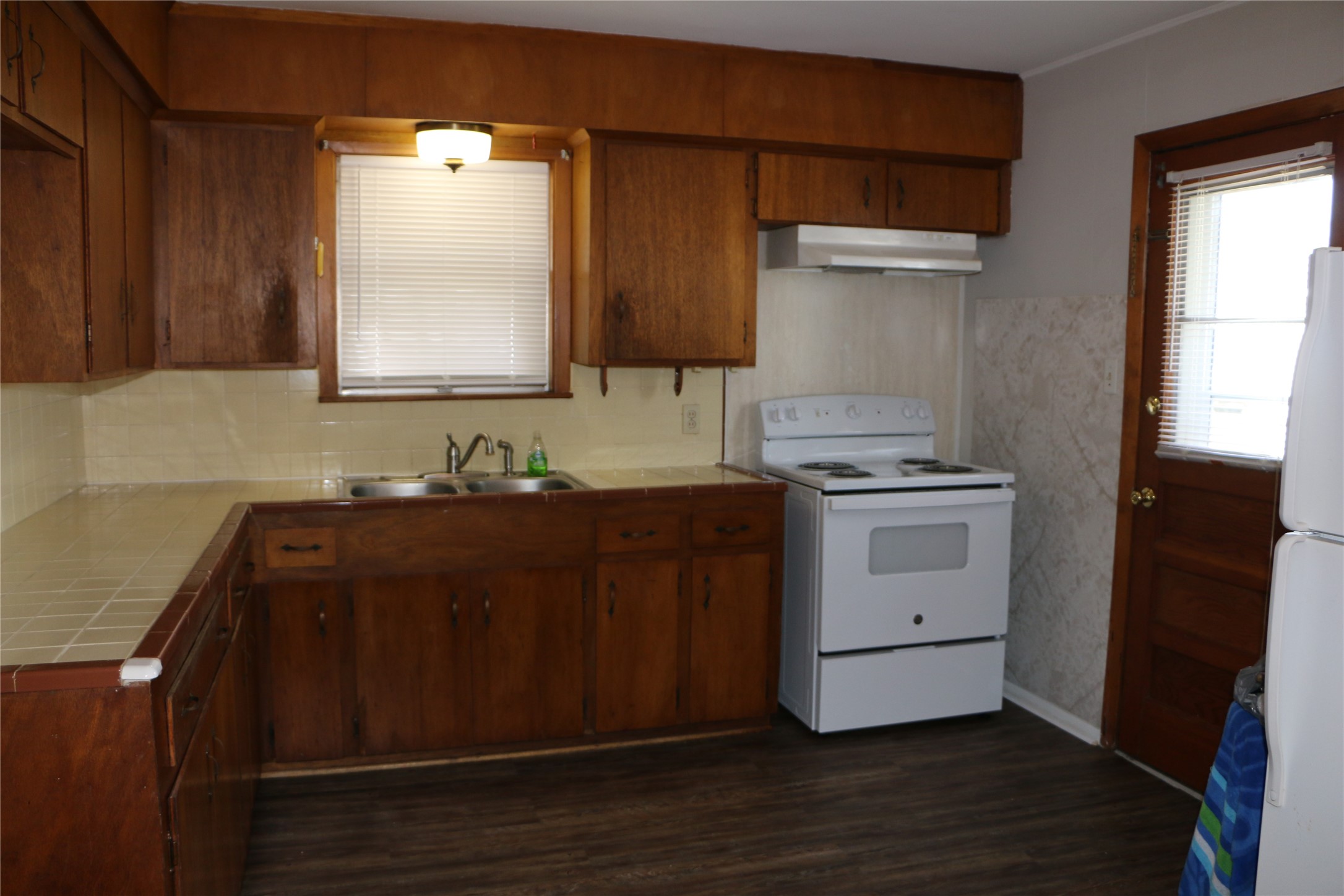 710 West 7th Street Freeport, TX 77541 - Photo 15 of 20 a utility room with cabinets washer and dryer