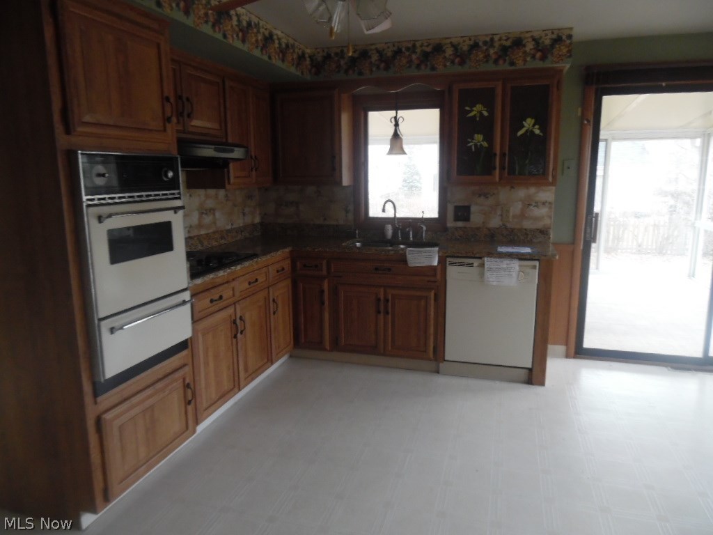 4785 Dorshwood Road Cleveland, OH 44121 - Photo 4 of 18