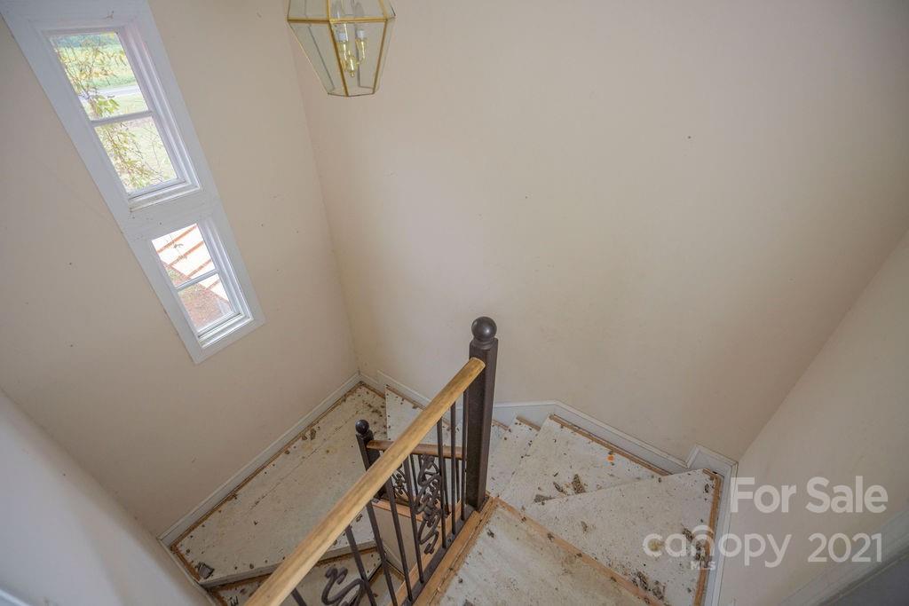 577 Crousetown Road Lexington, NC 27292 - Photo 23 of 39 a view of an entryway with furniture