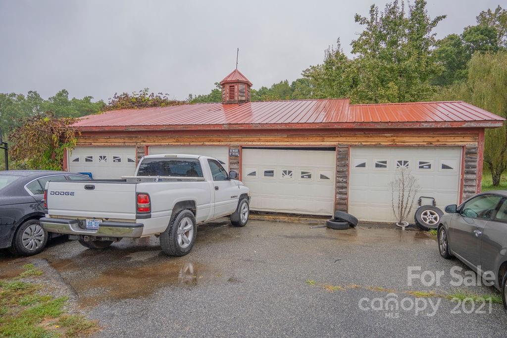 577 Crousetown Road Lexington, NC 27292 - Photo 25 of 39 a view of a garage