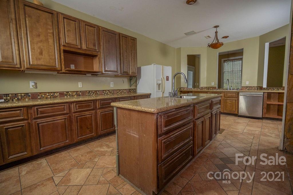 577 Crousetown Road Lexington, NC 27292 - Photo 9 of 39 a kitchen with stainless steel appliances granite countertop a stove and a sink