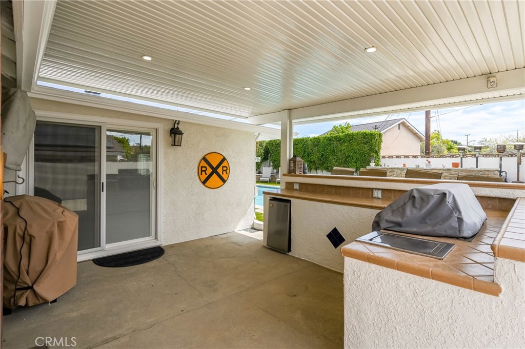 930 La Rue Avenue, Unit RUE La Verne, CA 91750 - Photo 43 of 63 a kitchen with a stove and a refrigerator