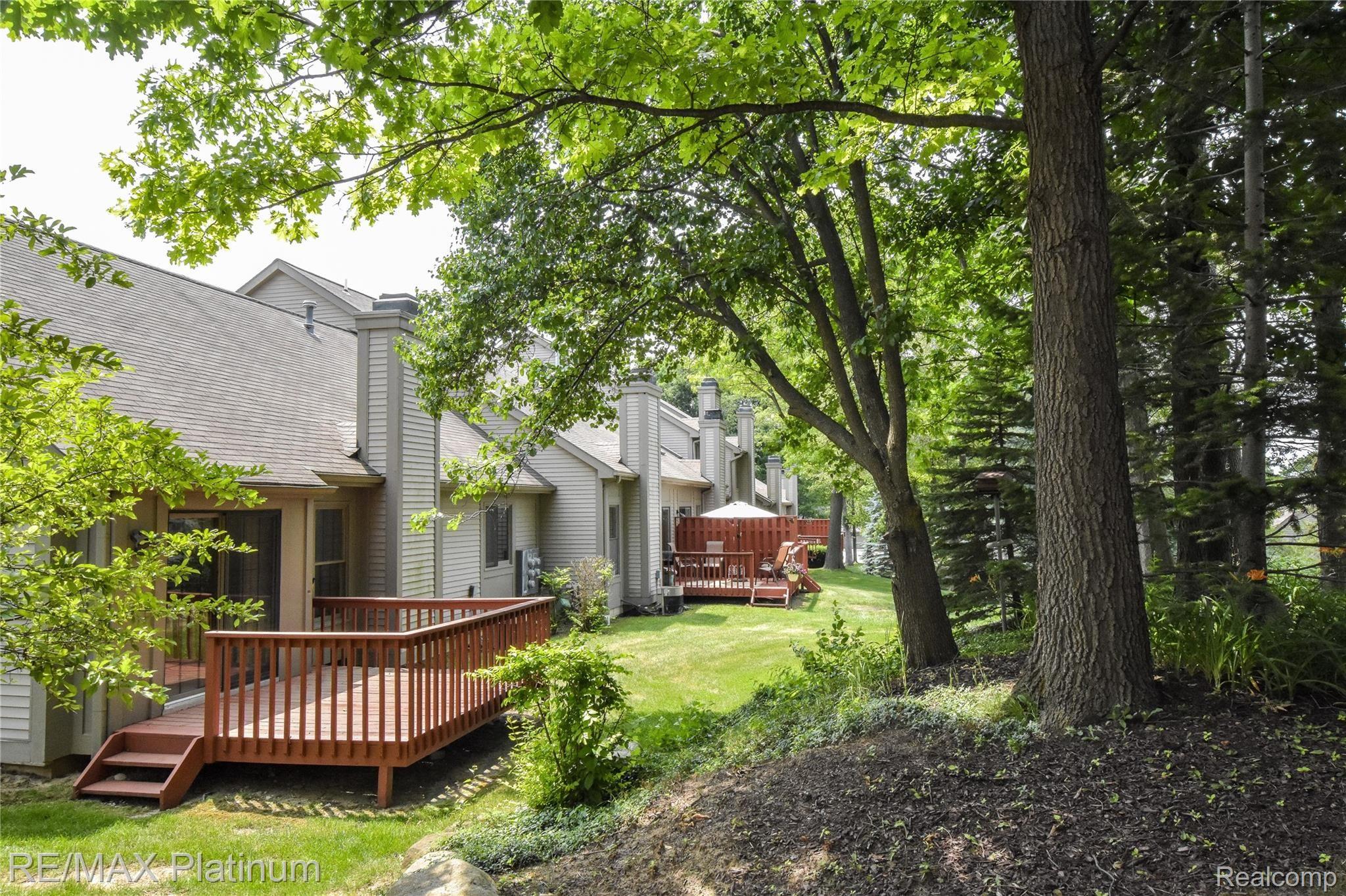 918 Ridge Court Brighton, MI 48116 - Photo 25 of 25 DSC_8333.jpg