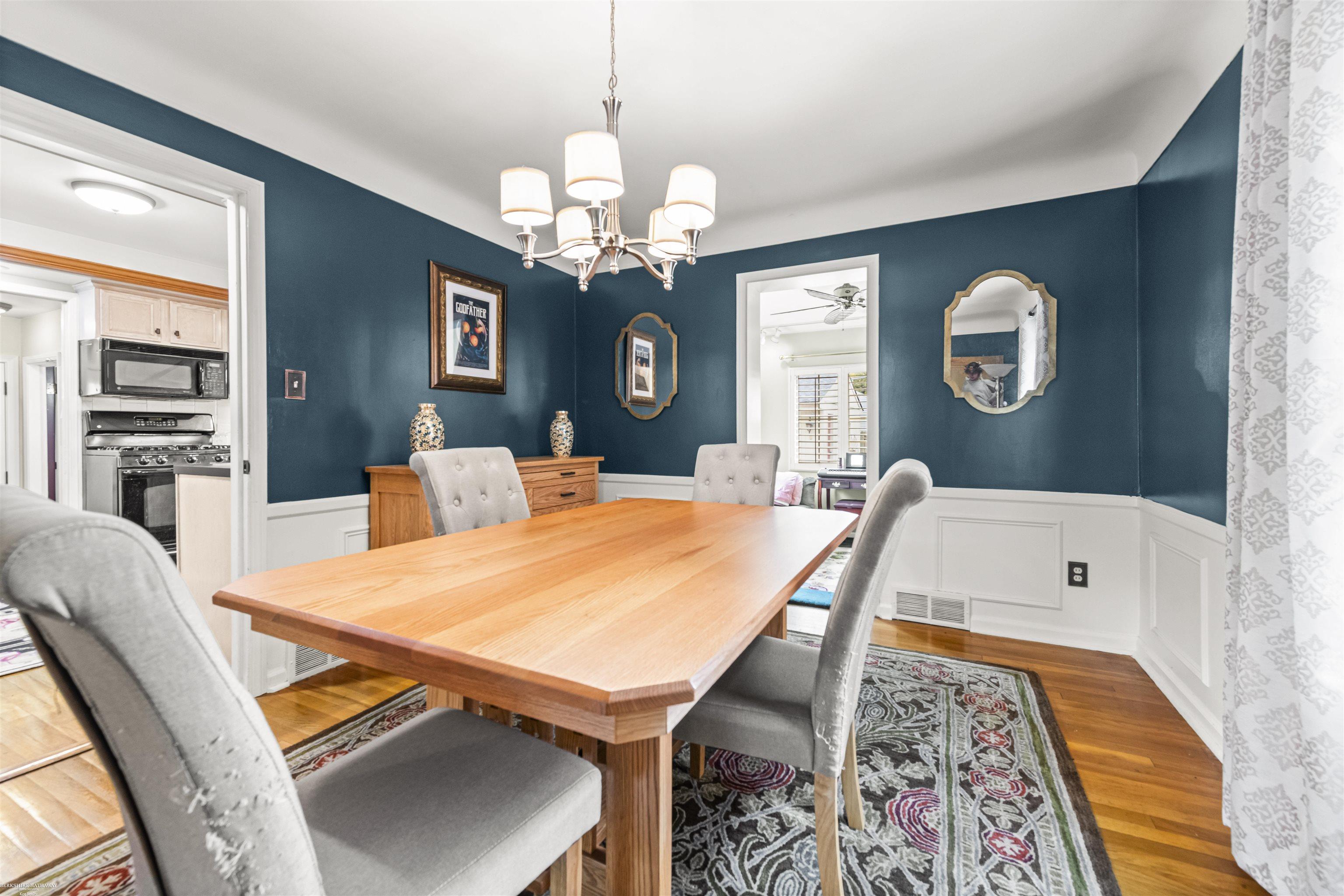 1597 Newcastle Road Grosse Pointe, MI 48236 - Photo 8 of 31 50192074-3844c026-a155-4228-a557-be8d9bf71b77.JPG