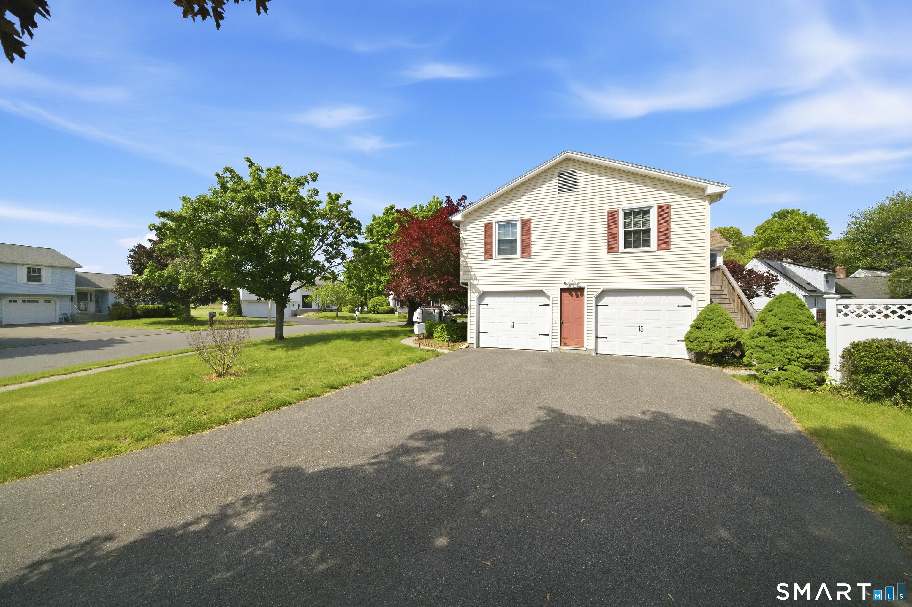 17 Spruceland Road Enfield, CT 06082 - Photo 3 of 40 Newer double wide driveway