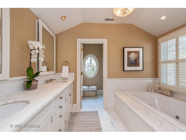 330 Locust Road Winnetka, IL 60093 - Photo 13 of 25 Gallery Image 13