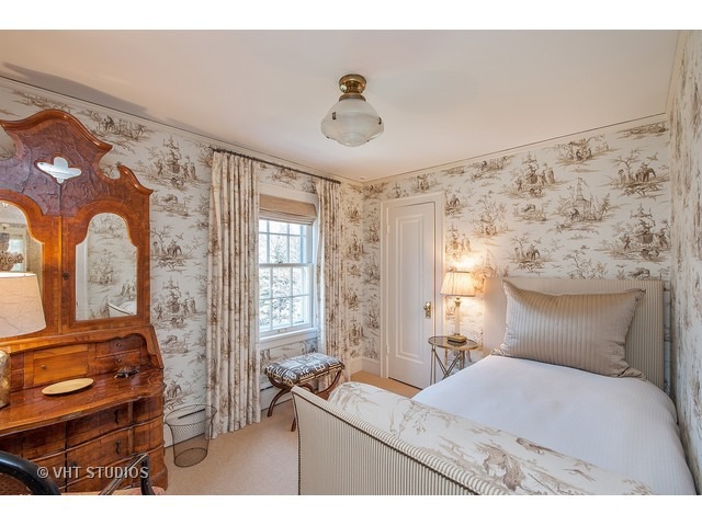 330 Locust Road Winnetka, IL 60093 - Photo 16 of 25 Gallery Image 16