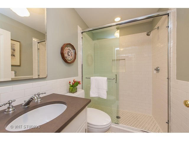 330 Locust Road Winnetka, IL 60093 - Photo 19 of 25 Gallery Image 19