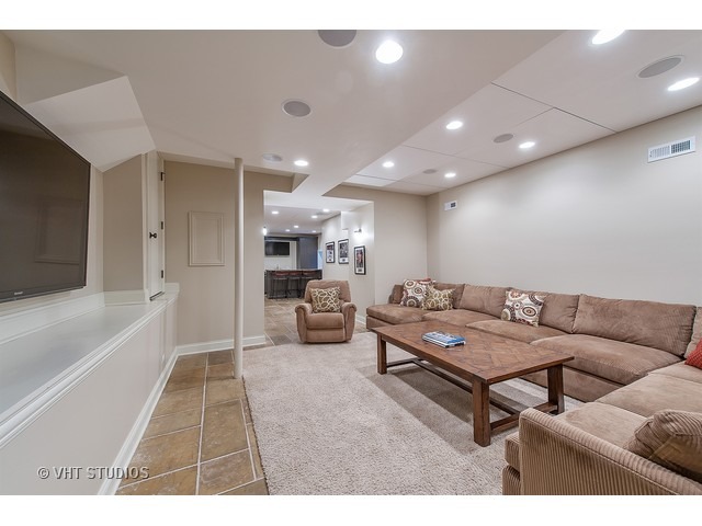 330 Locust Road Winnetka, IL 60093 - Photo 20 of 25 Gallery Image 20