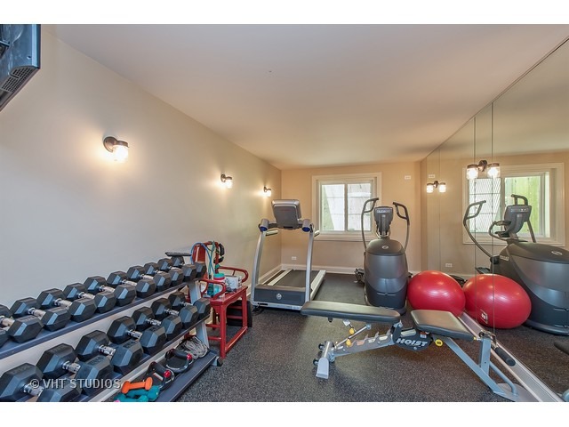 330 Locust Road Winnetka, IL 60093 - Photo 22 of 25 Gallery Image 22