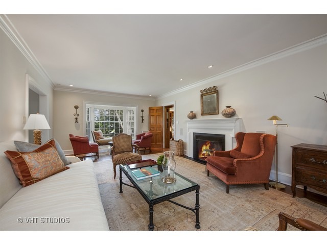 330 Locust Road Winnetka, IL 60093 - Photo 4 of 25 Gallery Image 4