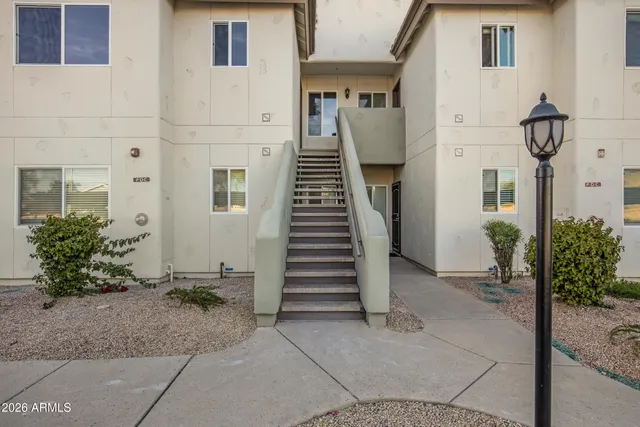 $299,990 | 1825 West Ray Road, Unit 2070, Chandler, AZ 85224