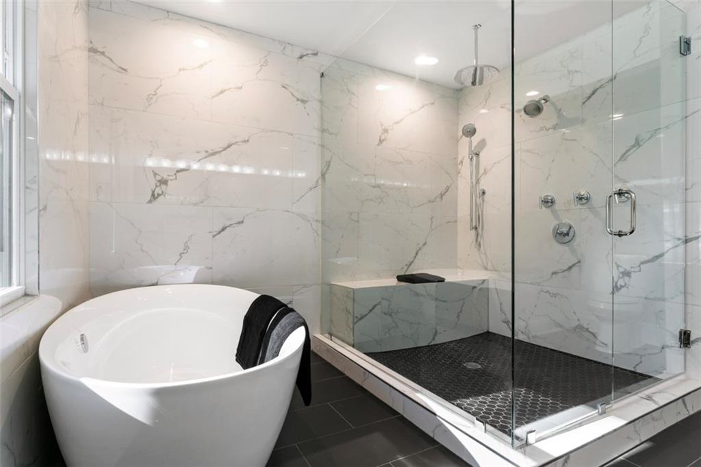 3519 Prince George Street Atlanta, GA 30344 - Photo 32 of 58 a bathroom with a bathtub and shower