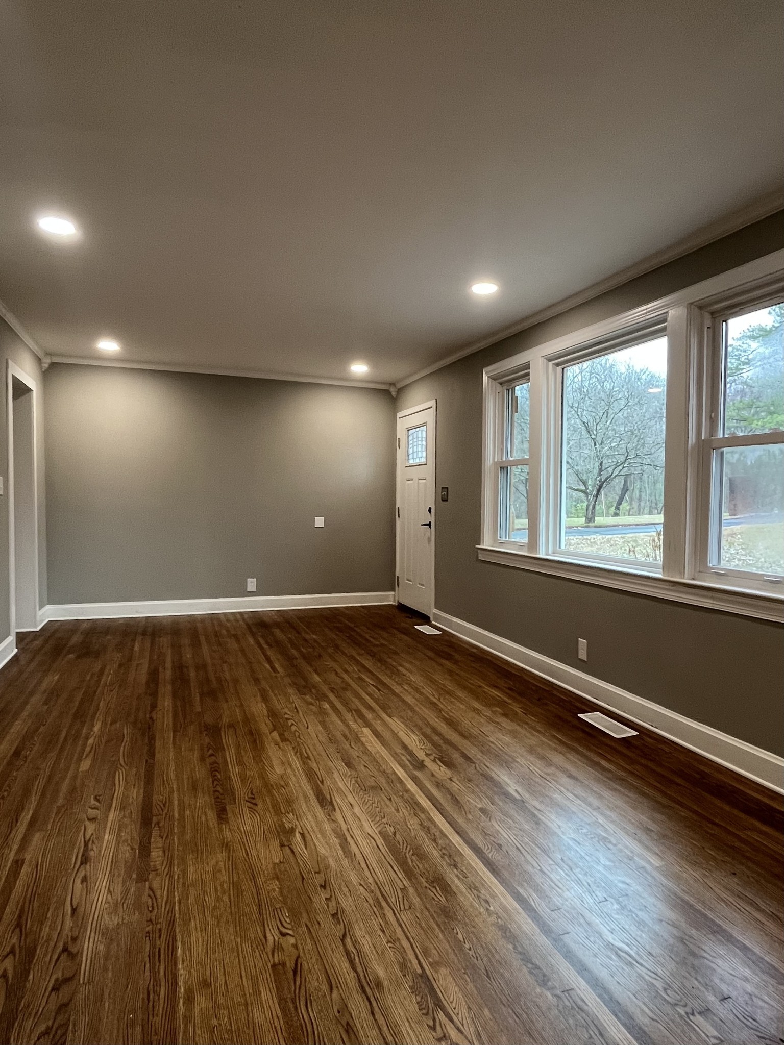 1690 Valley Road Clarksville, TN 37043 - Photo 15 of 16 an empty room with wooden floor and windows