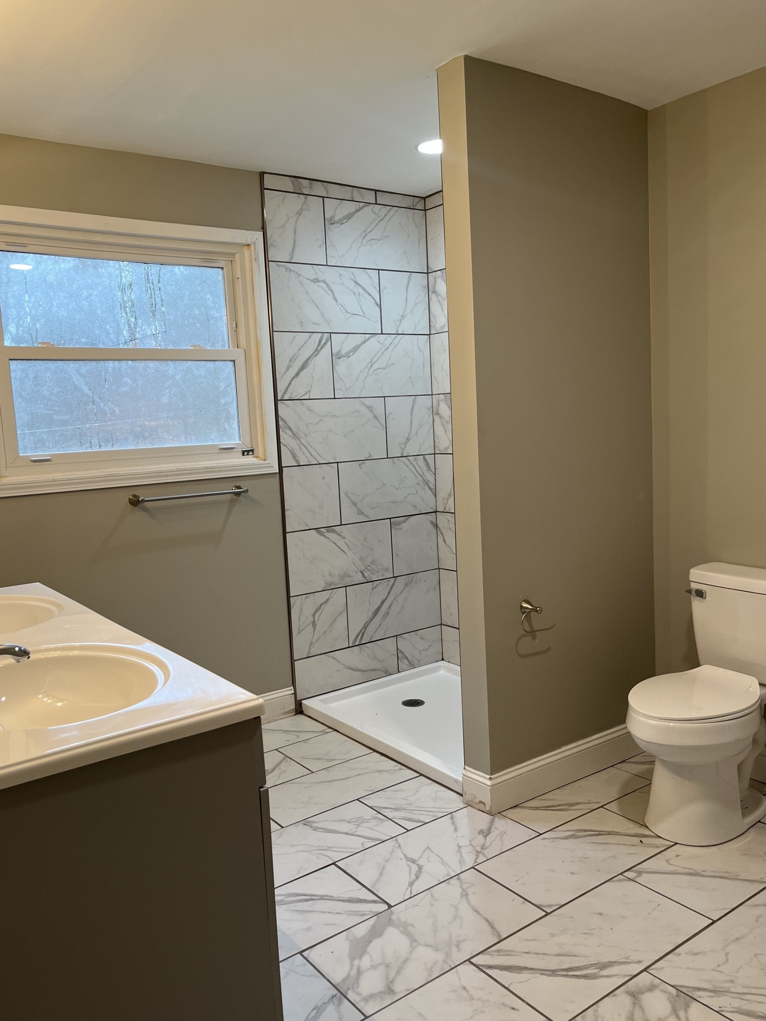 1690 Valley Road Clarksville, TN 37043 - Photo 9 of 16 a bathroom with a sink and a shower