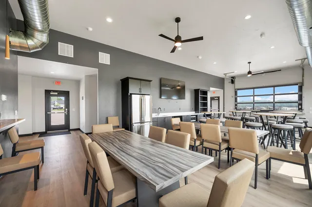 $509,900 | 433 Aldon Circle, Unit 205, Ashwaubenon, WI 54304