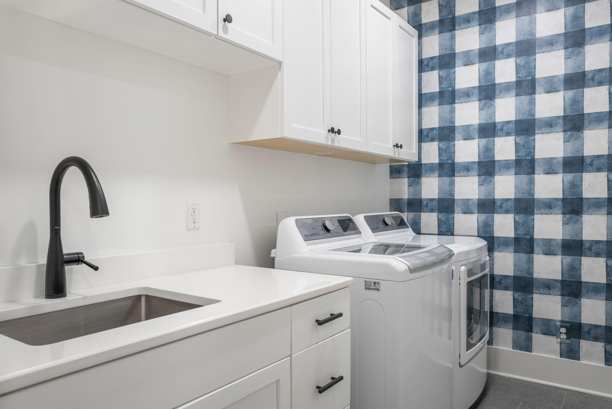 343 Bridgetown Pass Mount Pleasant, SC 29464 - Photo 22 of 47 Large Laundry Room with Sink