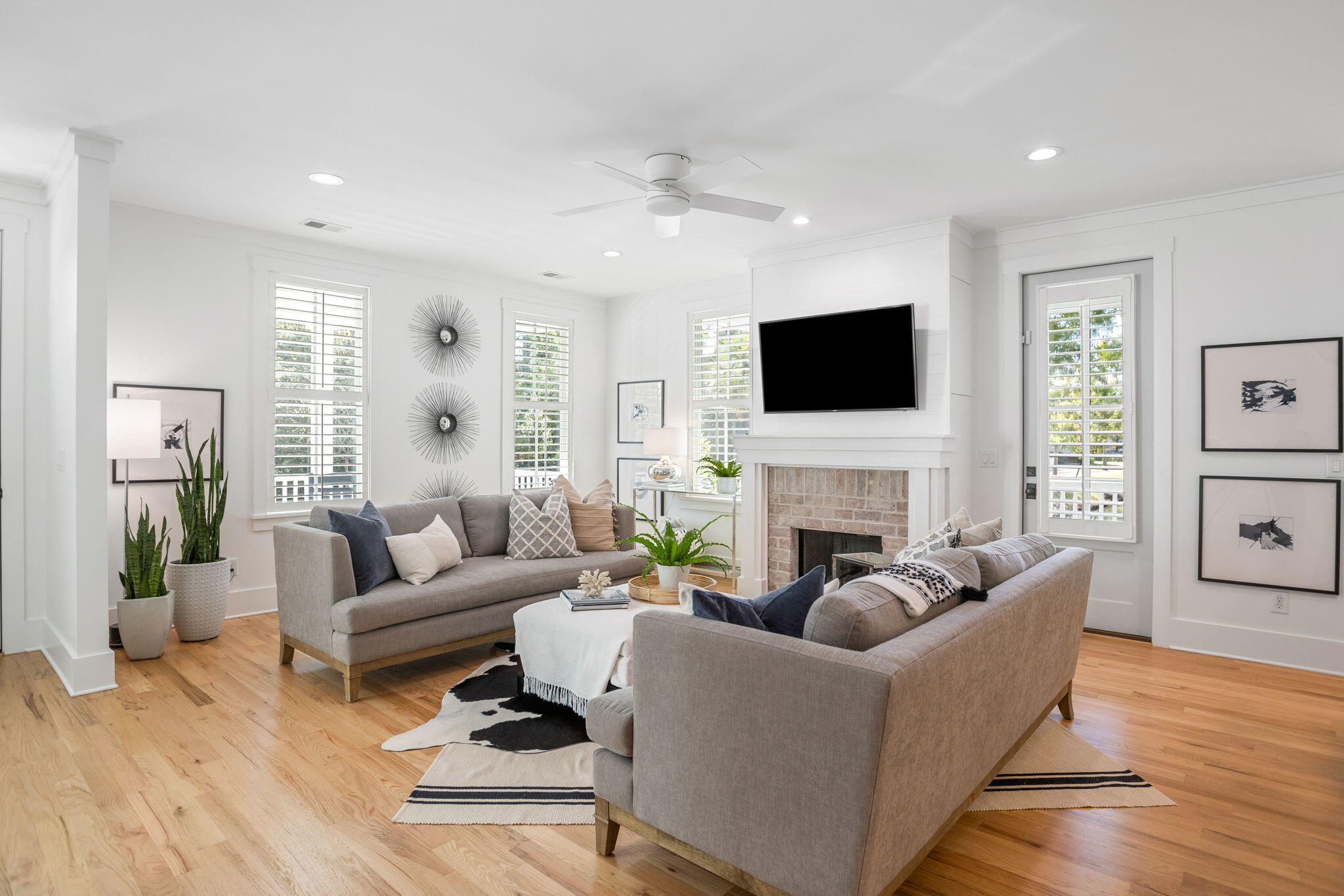 343 Bridgetown Pass Mount Pleasant, SC 29464 - Photo 9 of 47 Open & Bright