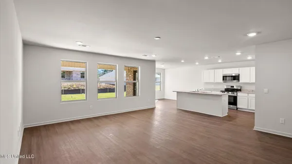 $292,400 | 220 Raulston Drive, Byram, MS 39272