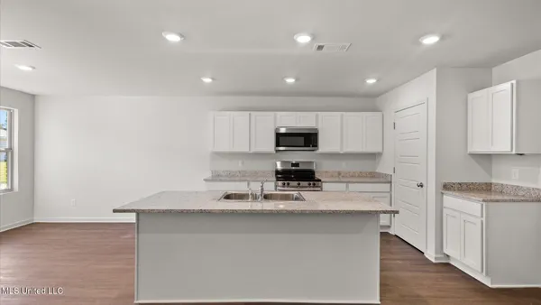 $292,400 | 220 Raulston Drive, Byram, MS 39272