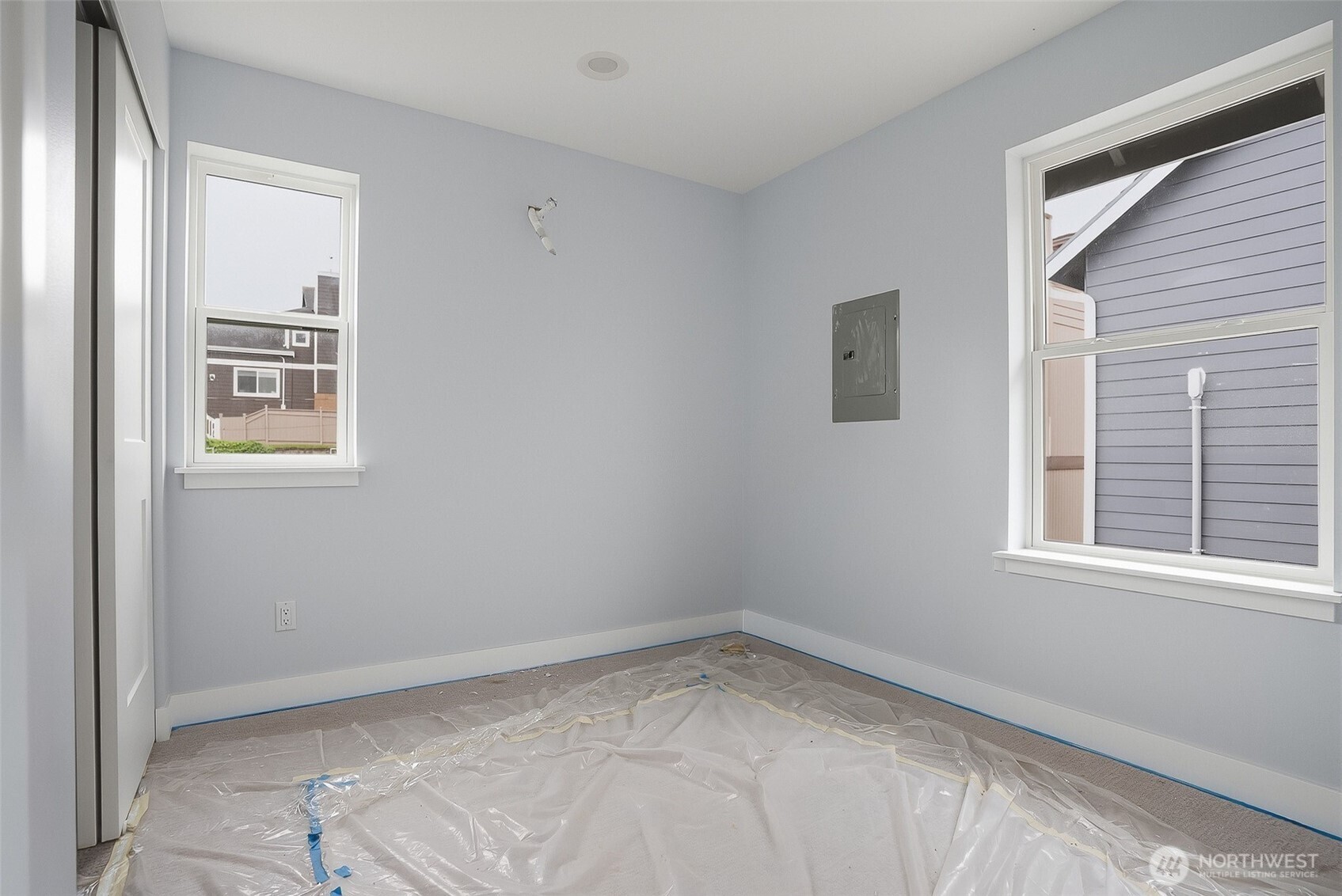 2317 22nd Avenue South Seattle, WA 98144 - Photo 20 of 29 an empty room with windows