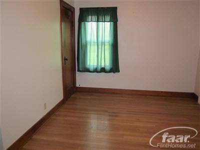 2488 North Center Road Burton, MI 48509 - Photo 15 of 20 20144375-14.JPG