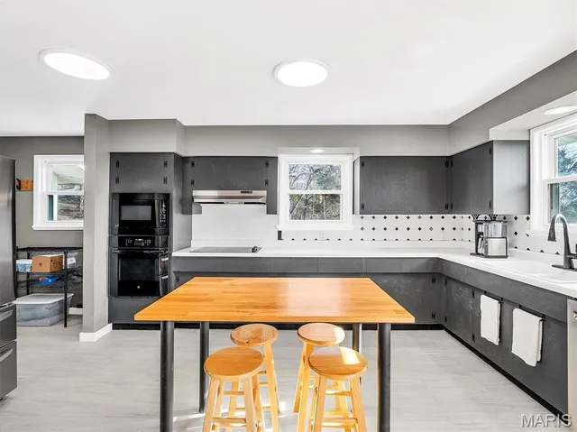 $300,000 | 2657 Hwy North, Pacific, MO 63069