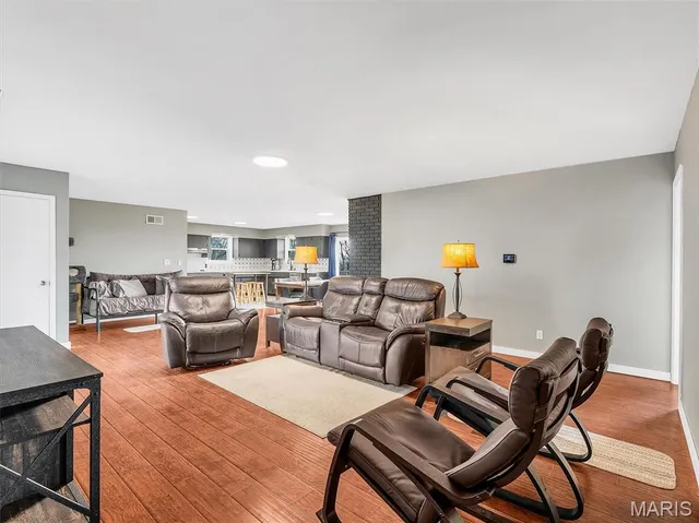 $300,000 | 2657 Hwy North, Pacific, MO 63069