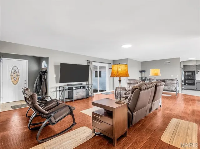 $300,000 | 2657 Hwy North, Pacific, MO 63069