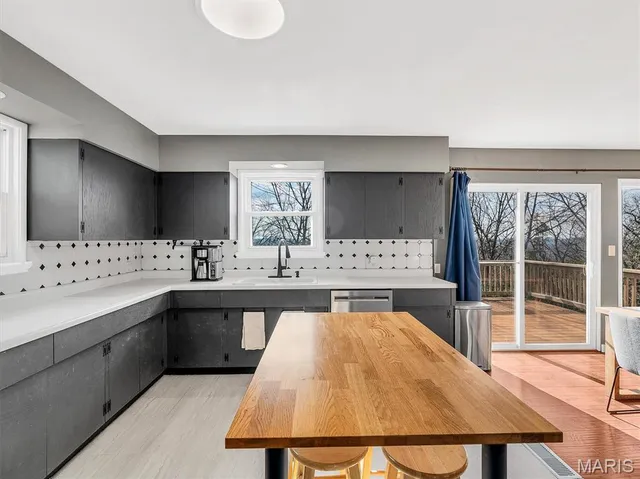 $300,000 | 2657 Hwy North, Pacific, MO 63069