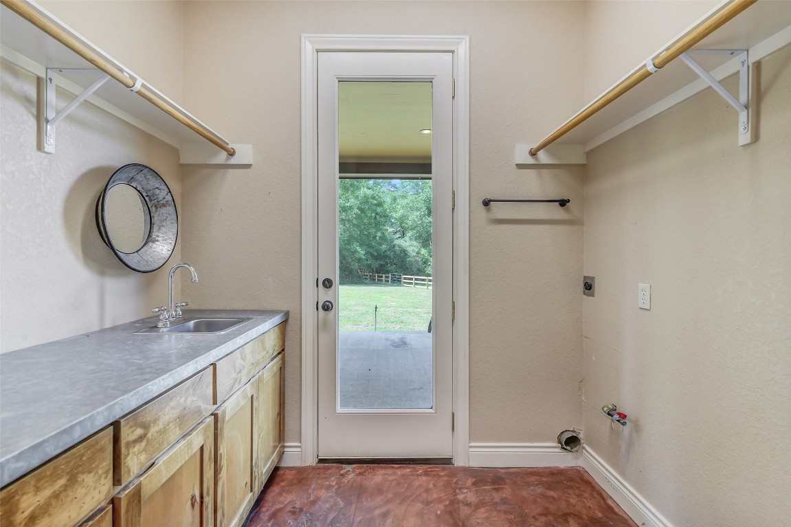 41545 Farm To Market 3346 Hempstead, TX 77445 - Photo 17 of 49 a bathroom with a sink a mirror and a shower