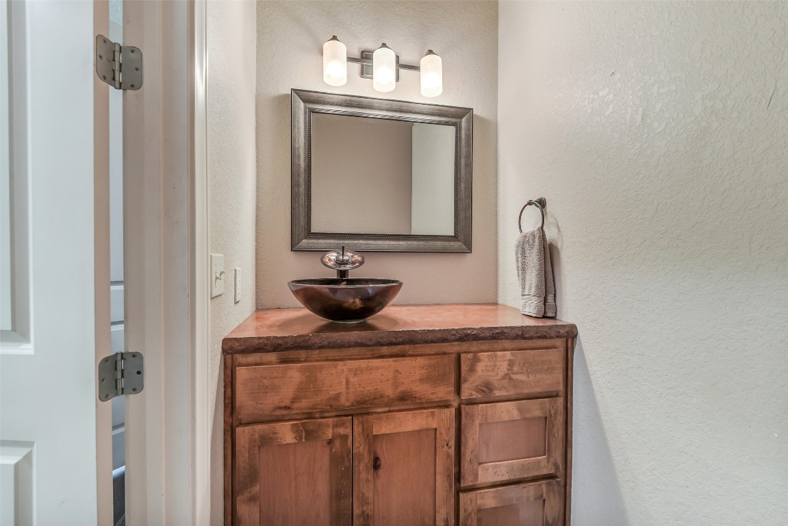 41545 Farm To Market 3346 Hempstead, TX 77445 - Photo 18 of 49 a bathroom with a sink and a mirror